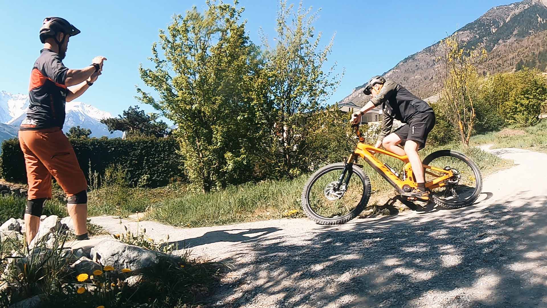 Moniteur VTT sur le bikepark de Fully