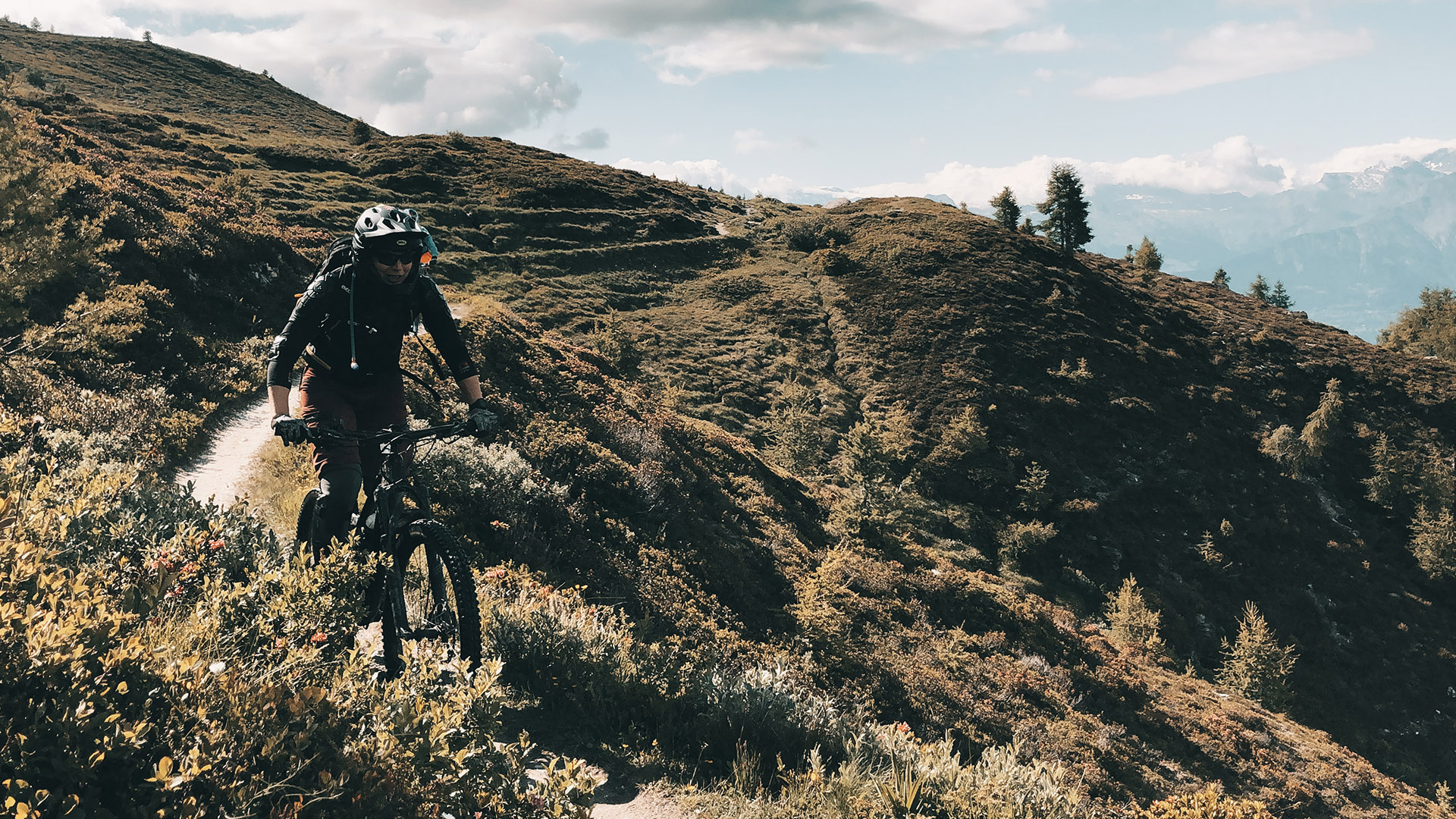 Geführter MTB- und E-Bike-Shuttletag im Mittelwallis: vier Täler, bis zu 4'000 Tiefenmeter, für alle zugänglich