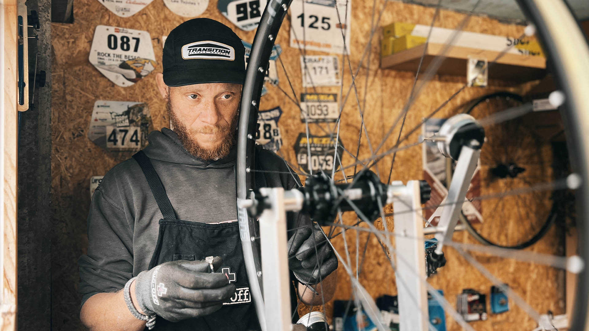 Cours de mécanique VTT et E-Bike intermédiaire en Valais : purge, plaquettes et dévoilage