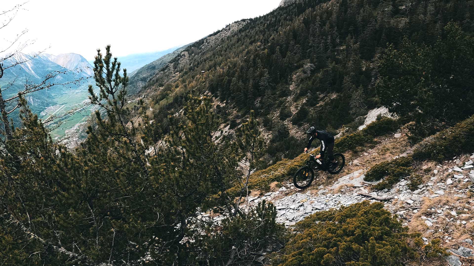 Geführter MTB-Enduro-Shuttletag im Oberwallis 3/4: die wilden Täler, über 5'000 Tiefenmeter