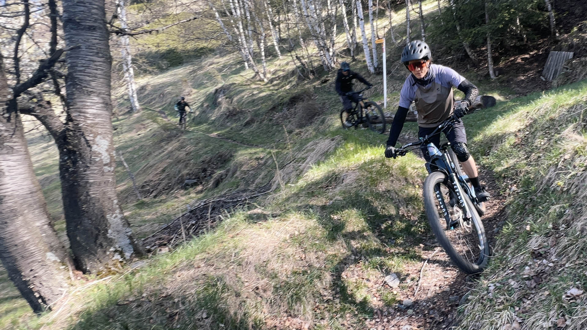 Geführter MTB- und E-Bike-Shuttletag im Oberwallis: jenseits der Raspille, über 4'000 Tiefenmeter