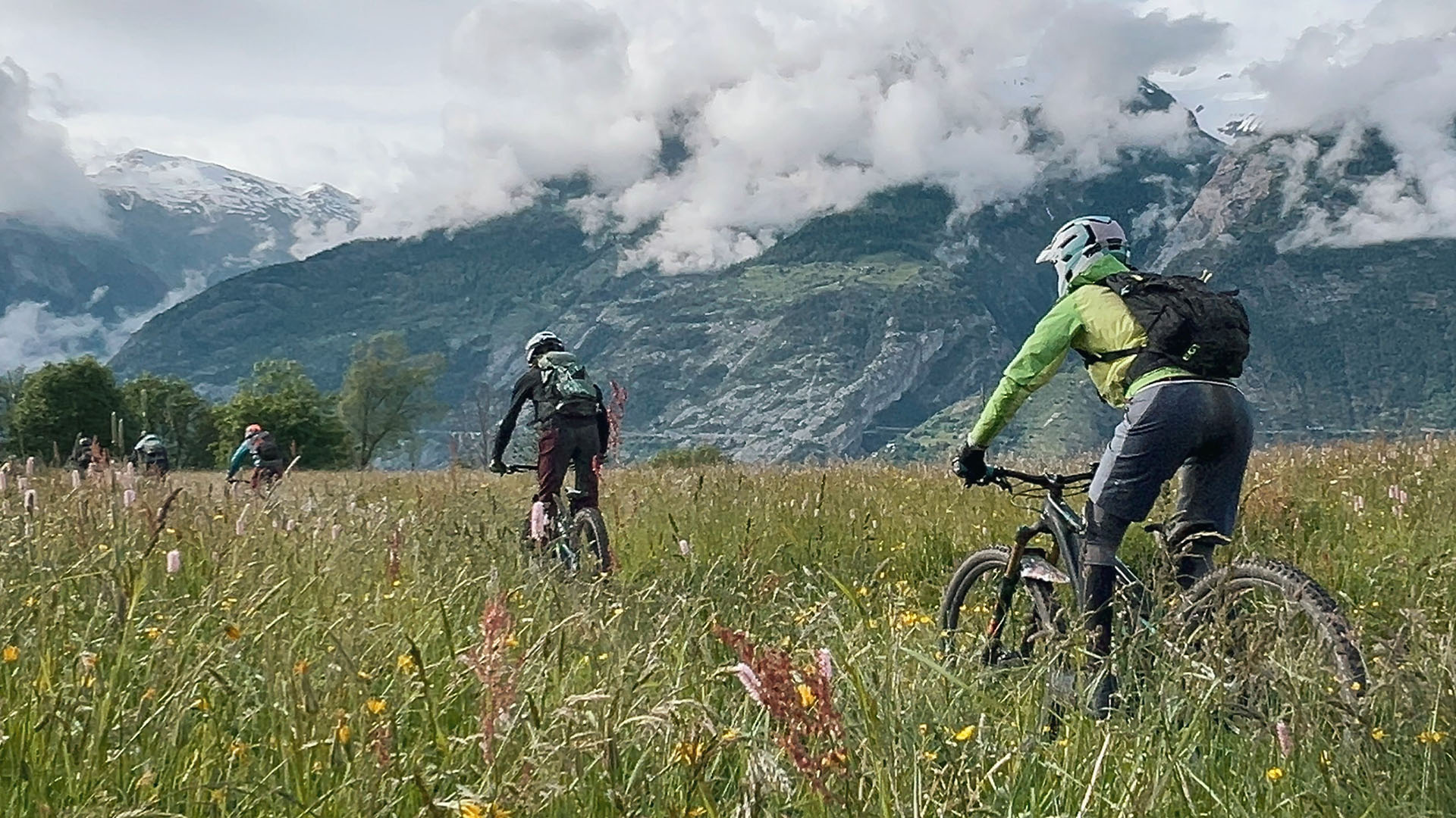 Journée shuttles VTT et E-Bike dans le Haut-Valais : de l'autre côté de la Raspille, plus de 4'000 m de descente