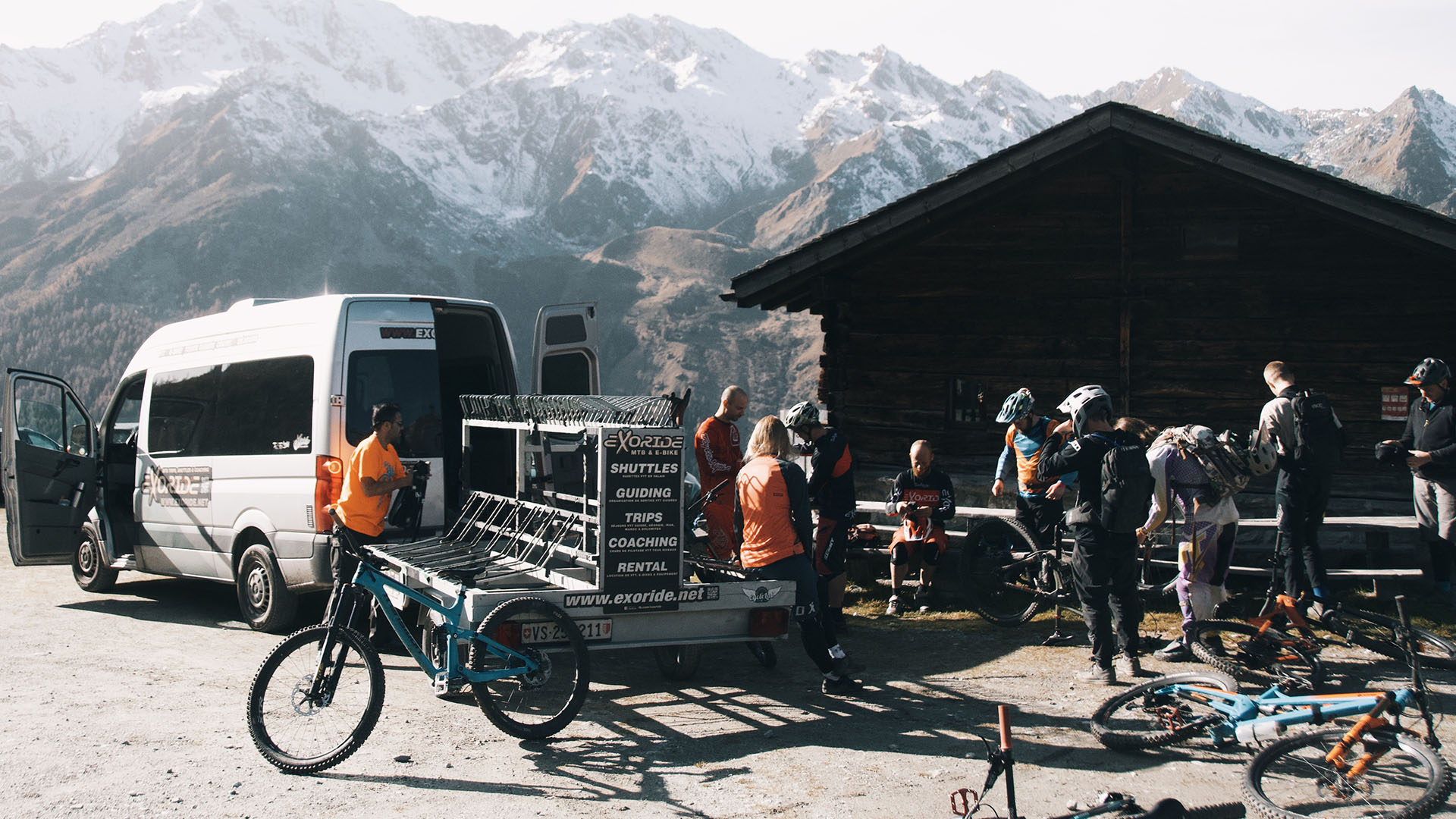 Journée shuttles VTT et E-Bike en Valais central : quatre vallées, 4'000 m de descente accessibles à tous