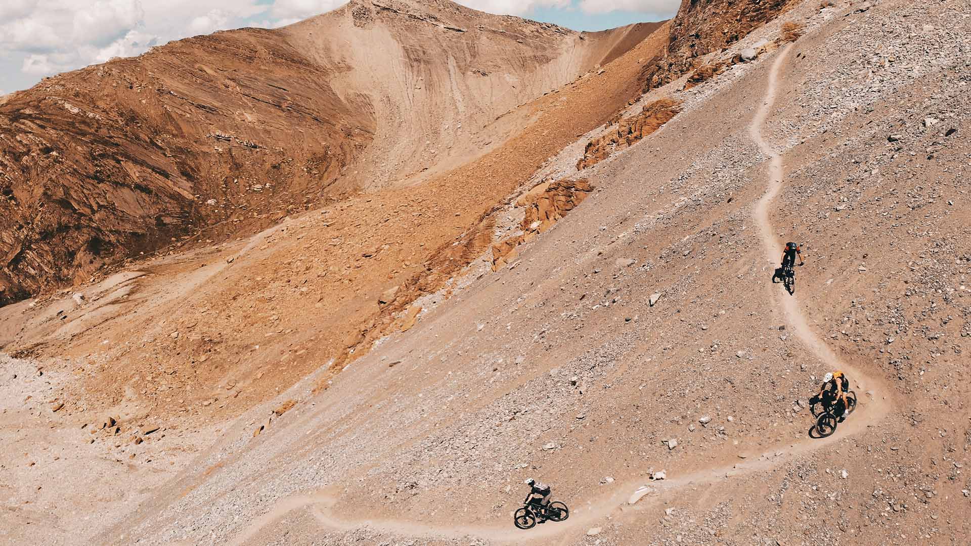 Tour VTT 3/4 au glacier de la Plaine Morte : 2'700 m de descente depuis 3'000 mètres