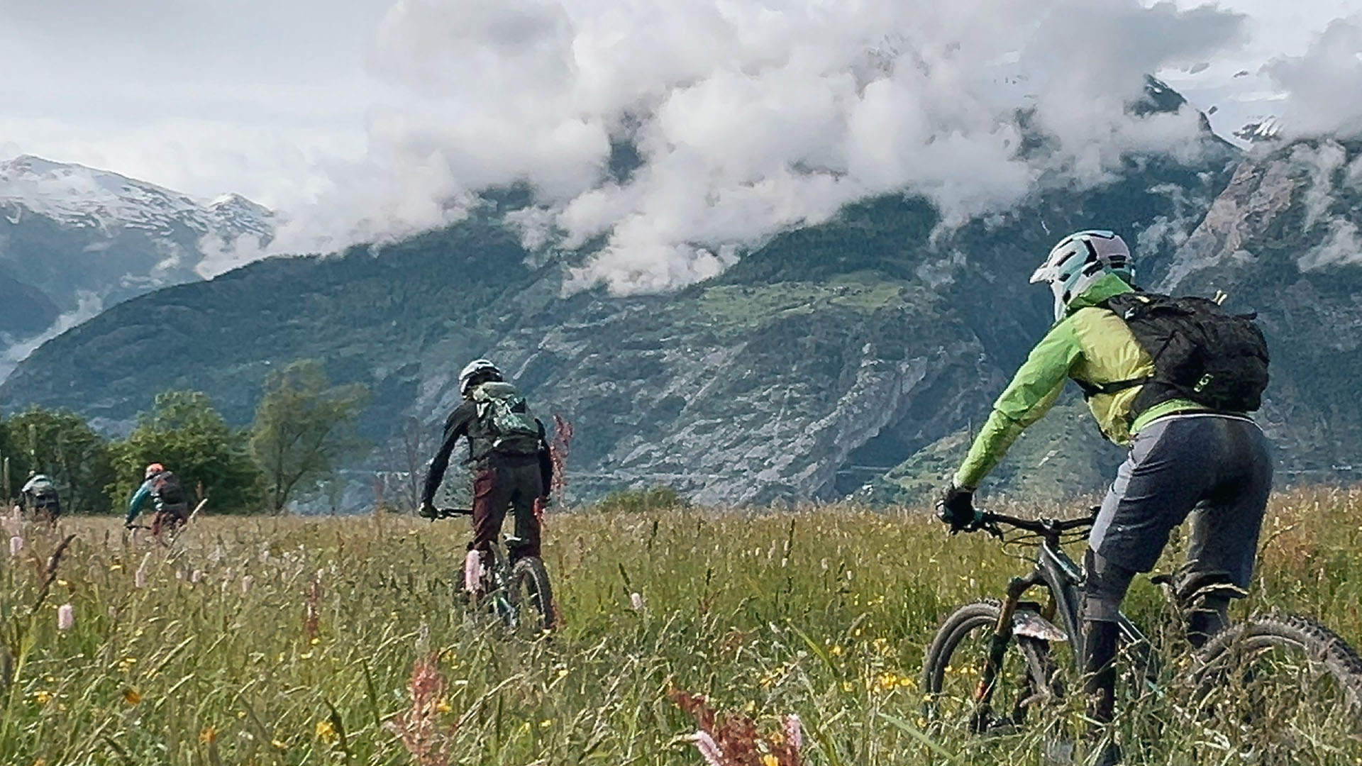 Geführter MTB- und E-Bike-Shuttletag im Oberwallis: jenseits der Raspille, über 4'000 Tiefenmeter