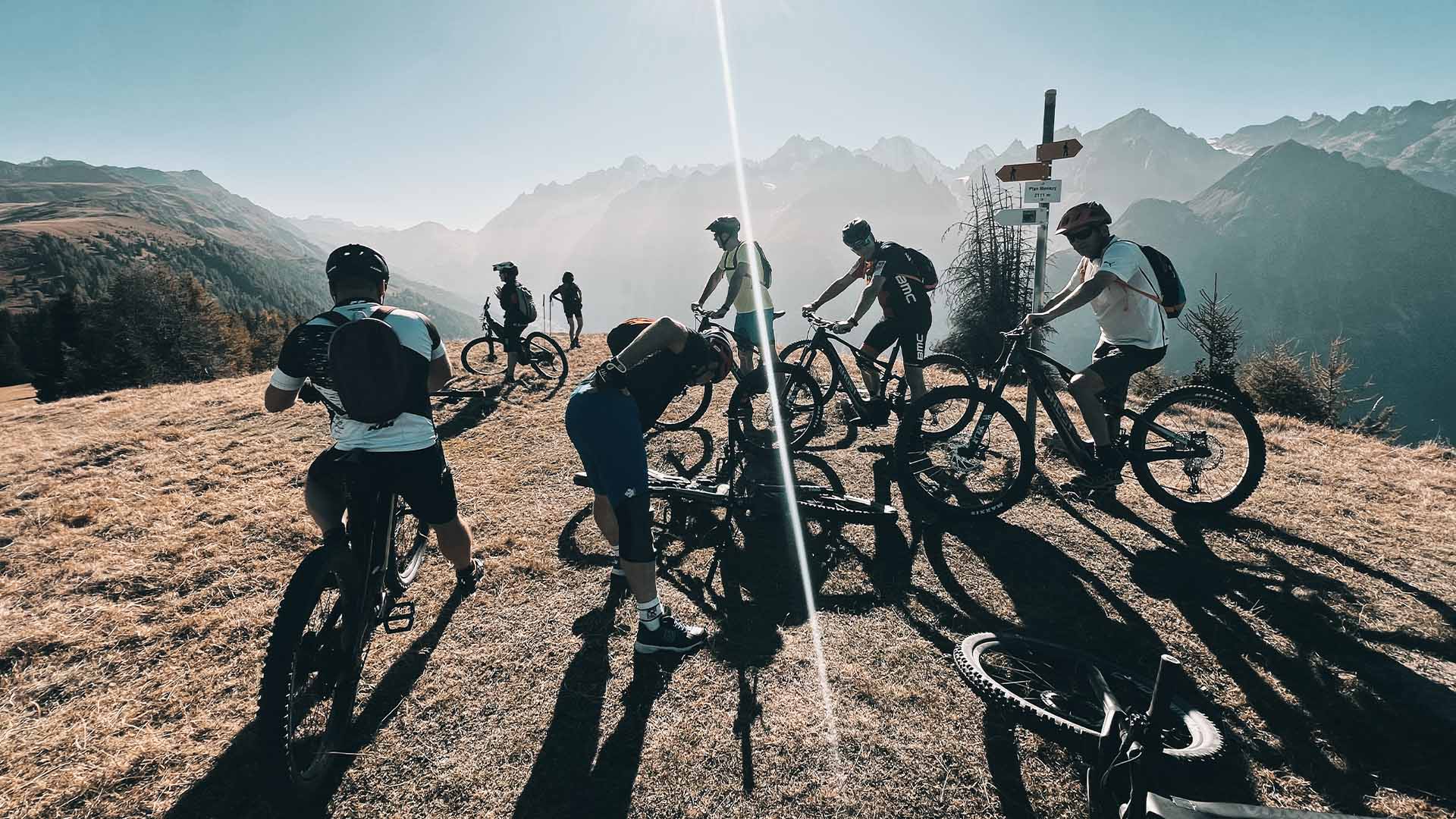 E-bike tour 2/4 in the Entremont valley: 47 km facing Mont Blanc, with no risk-taking