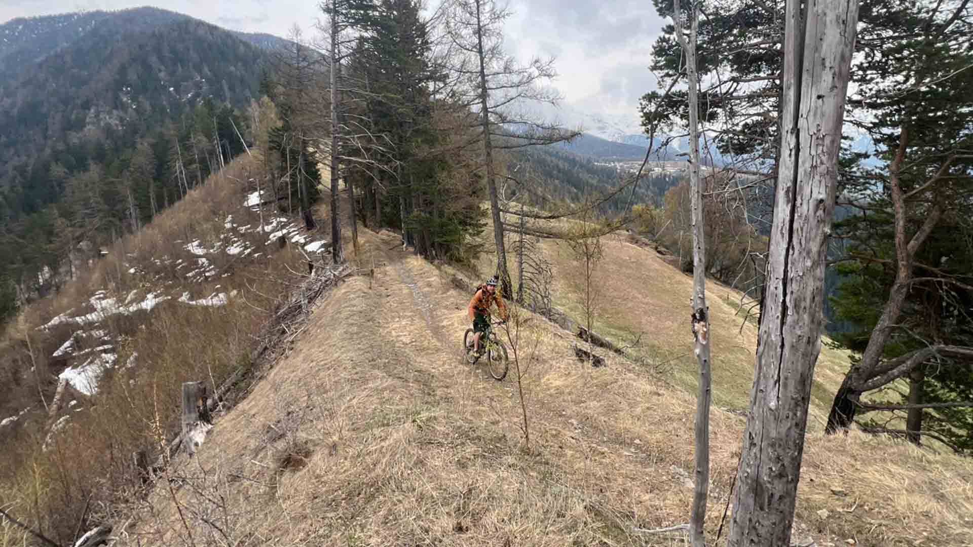 Geführter MTB- und E-Bike-Shuttletag im Oberwallis: jenseits der Raspille, über 4'000 Tiefenmeter