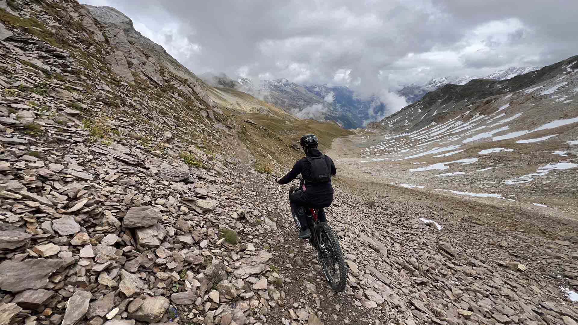 MTB tour 3/4 Leukerbad to the Lötschental: the Restipass, 4'000 m of descent