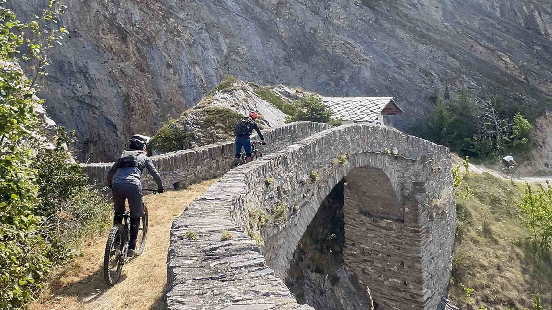 Journée shuttles VTT et E-Bike dans le Haut-Valais : de l'autre côté de la Raspille, plus de 4'000 m de descente