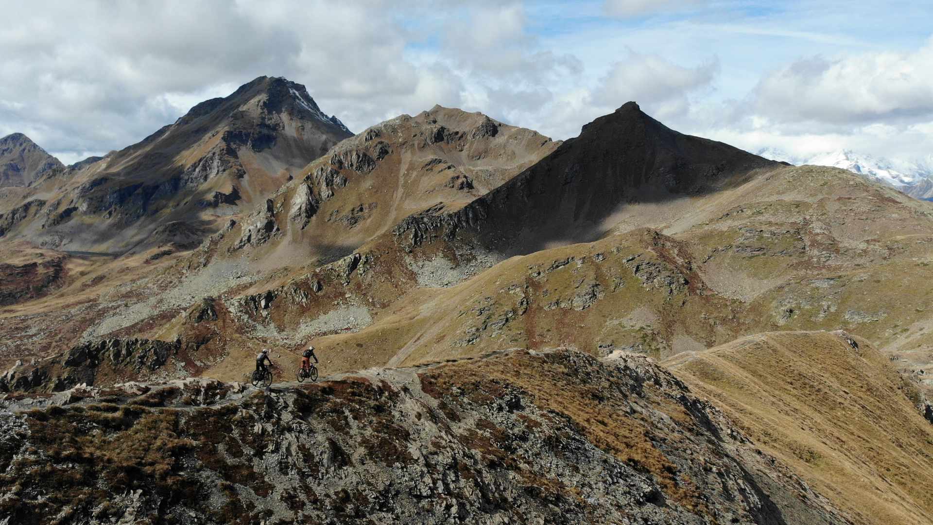 Séjour E-Bike de 3 jours en Vallée d'Aoste pour riders confirmés : les plus belles crêtes d'altitude