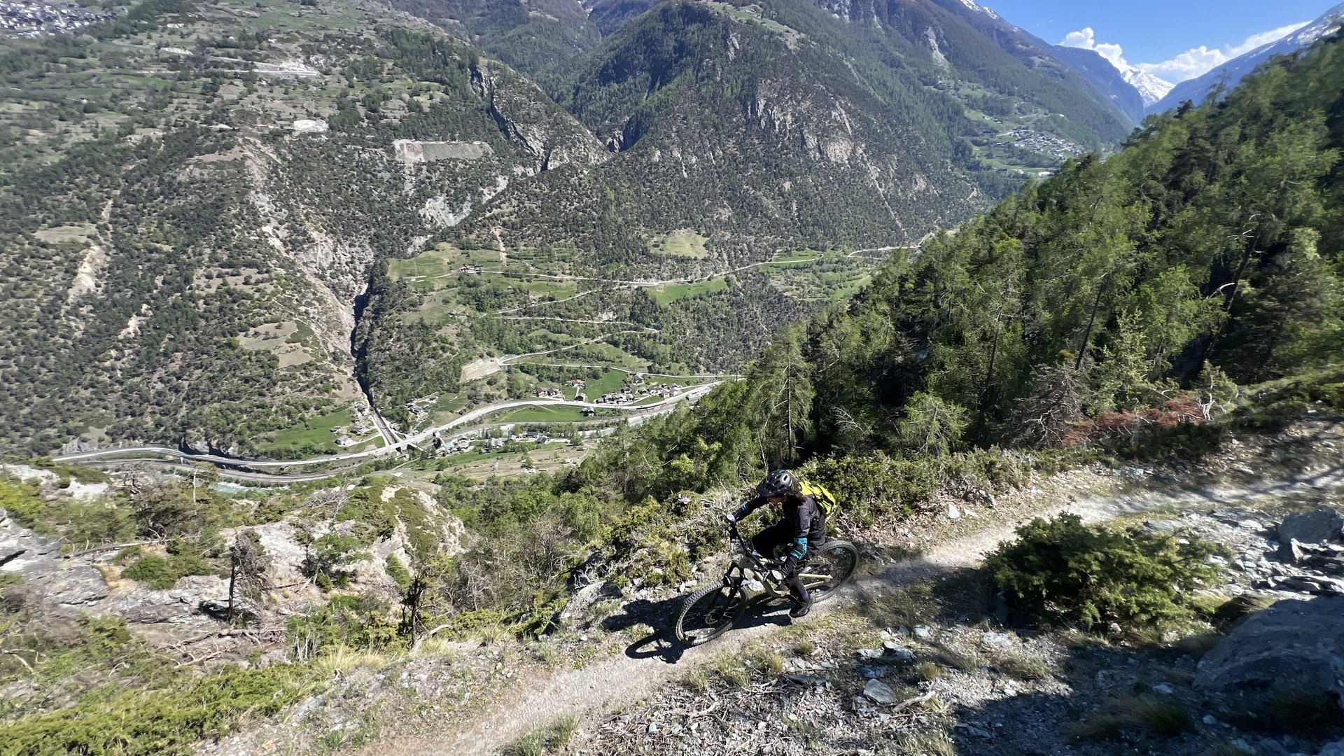 Geführter MTB- und E-Bike-Shuttletag im Oberwallis: jenseits der Raspille, über 4'000 Tiefenmeter