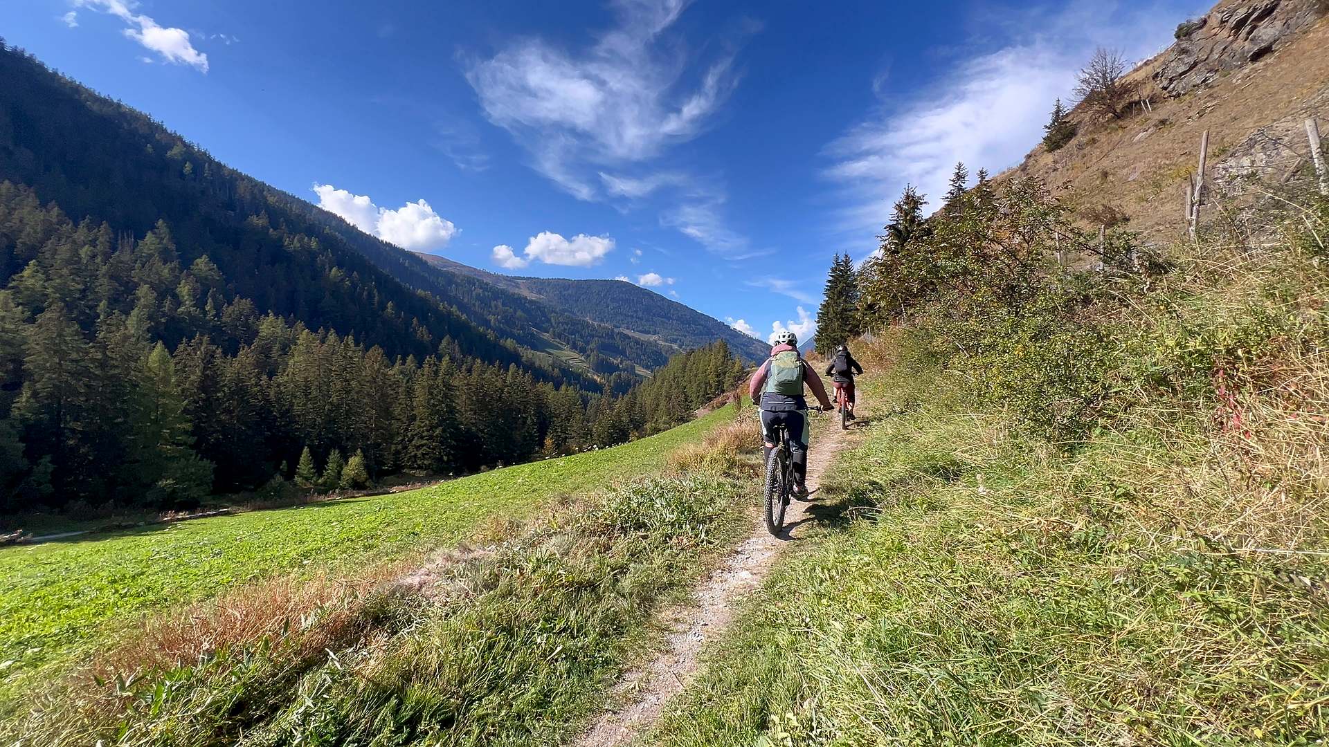 Tour E-Bike 2/4 dans la vallée d'Entremont : 47 km face au Mont-Blanc, sans prise de risque