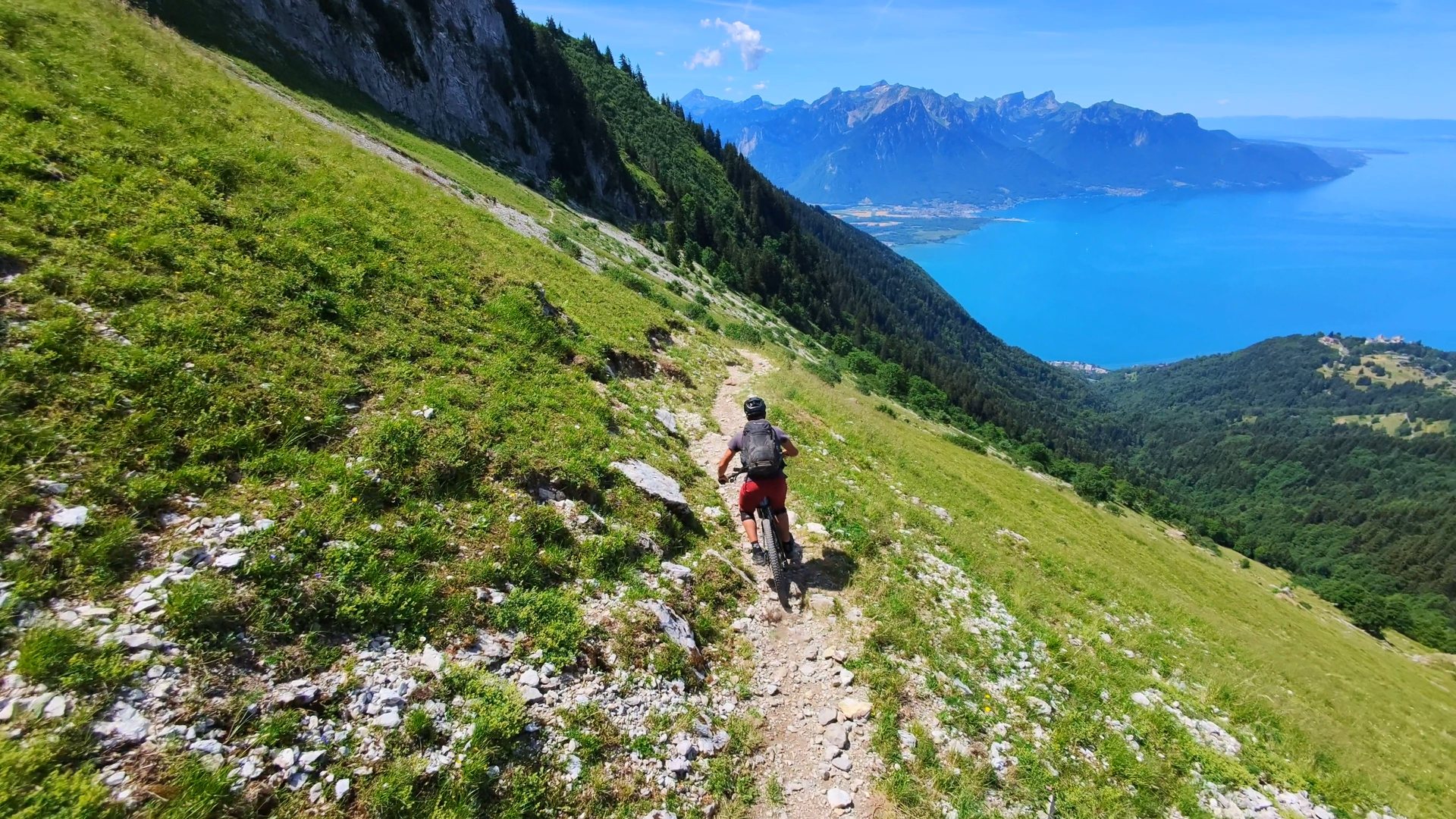 Journée enduro guidée aux Rochers de Naye : 4'000 m de descente face au Léman