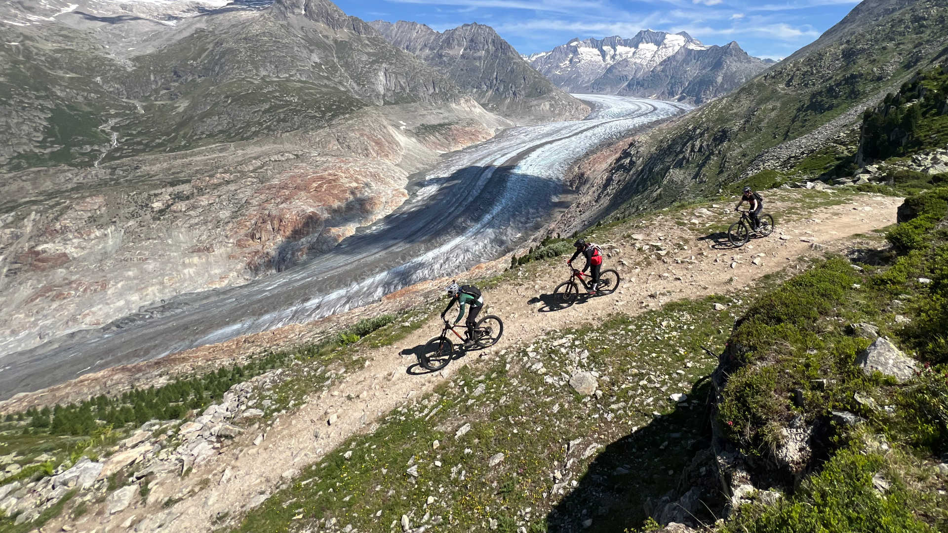 Tour VTT guidé au glacier d'Aletsch : 4'750 m de descente face au plus long glacier des Alpes