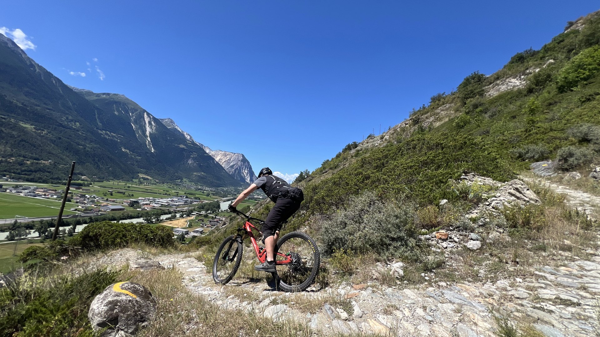 Geführter MTB- und E-Bike-Shuttletag im Oberwallis: jenseits der Raspille, über 4'000 Tiefenmeter