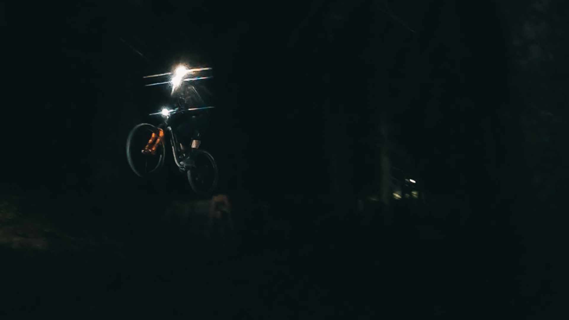 Fullmoon MTB shuttle day in the Valais: 5'000 m of descent and a final run by headlamp