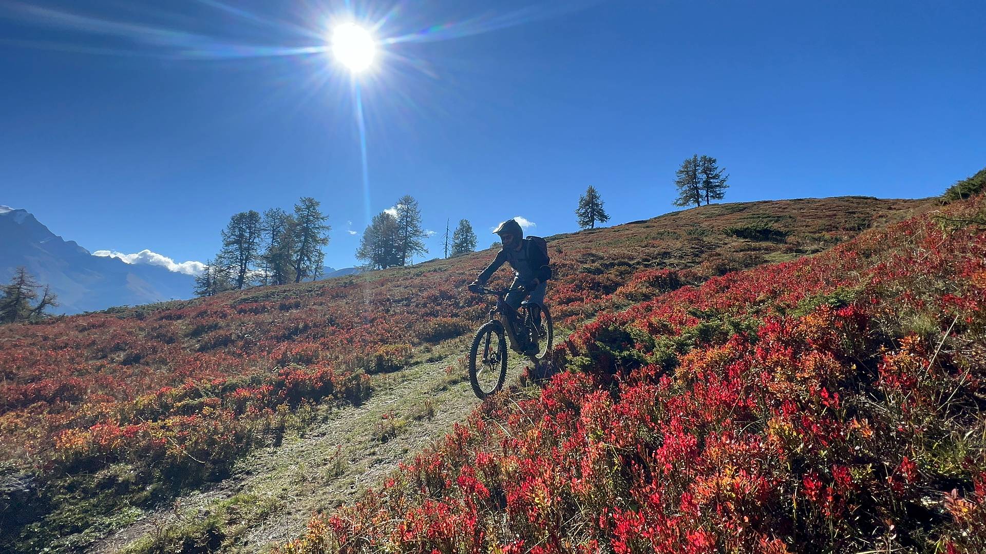 Tour E-Bike 2/4 dans la vallée d'Entremont : 47 km face au Mont-Blanc, sans prise de risque