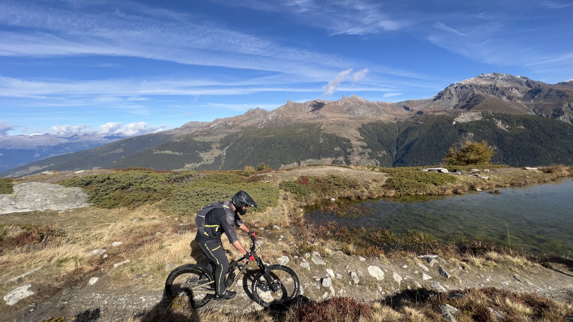Geführter MTB- und E-Bike-Shuttletag im Mittelwallis: vier Täler, bis zu 4'000 Tiefenmeter, für alle zugänglich