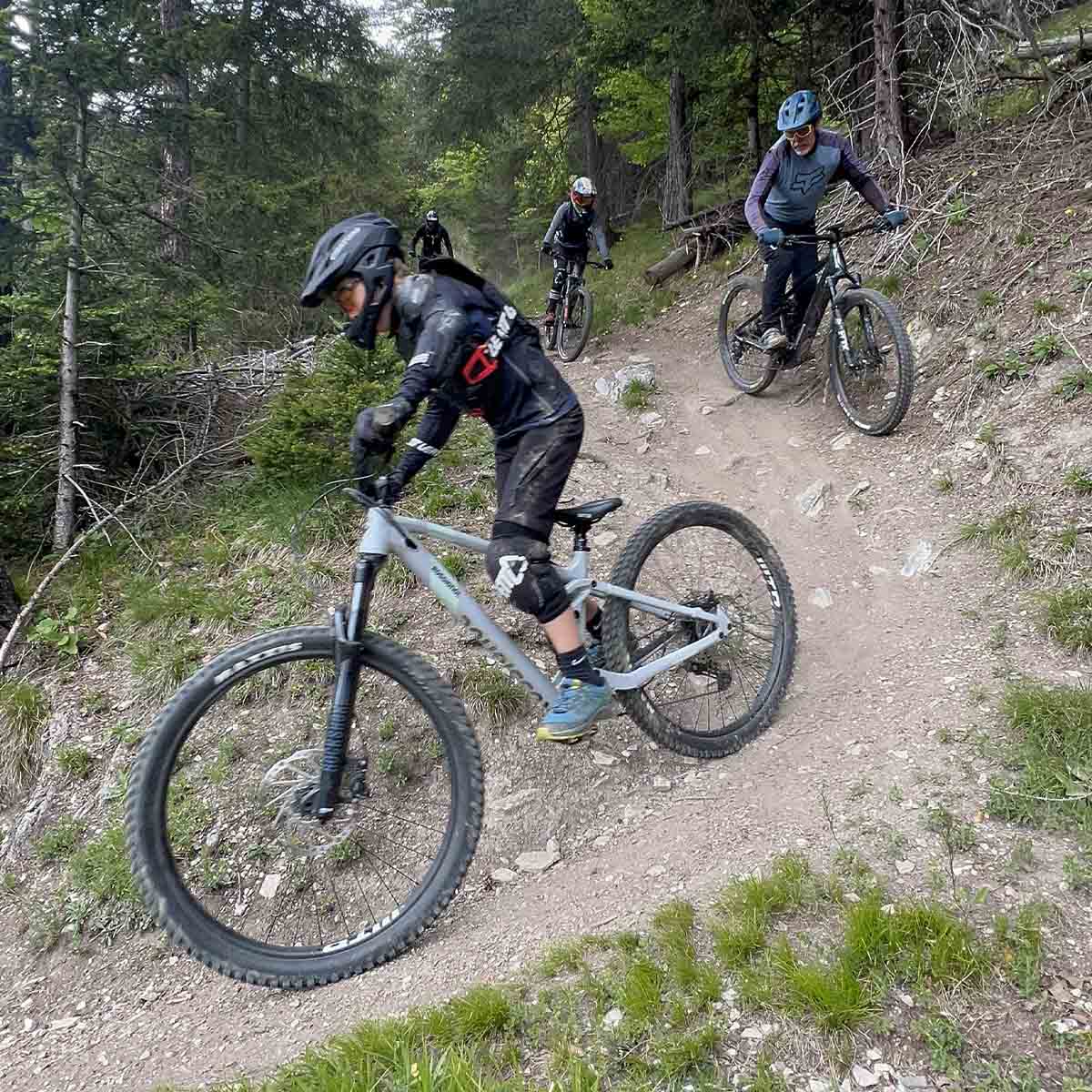 2402-shuttles-vtt-enduro-martigny-bagnes-col-planches