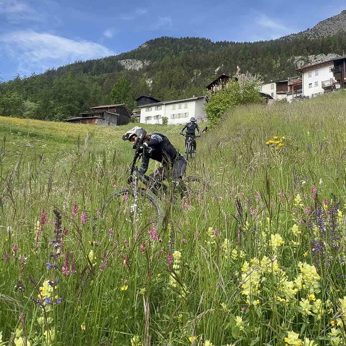 2512-bike-shuttles-en-valais-avec-guide-swisscycling