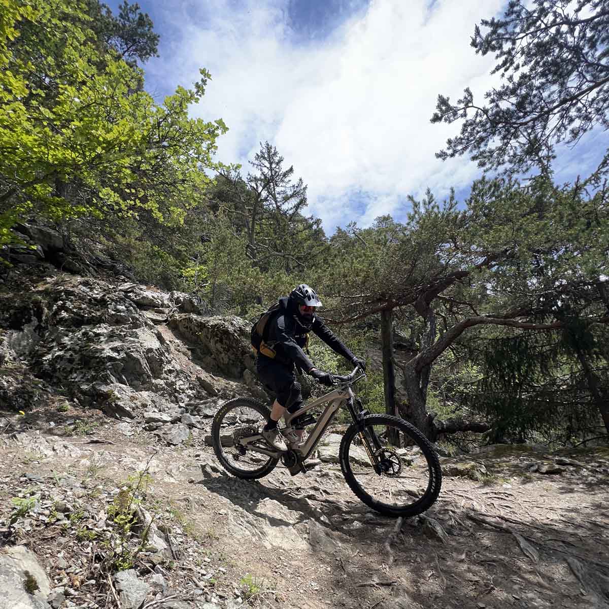 2512-shuttles-vtt-enduro-en-valais-02