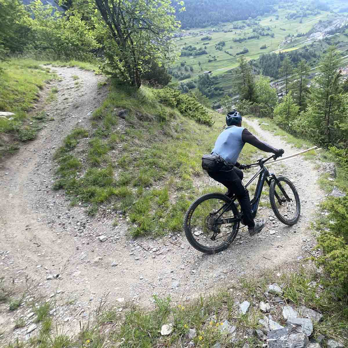 2512-shuttles-vtt-enduro-valais-debutant-intermediaire-01