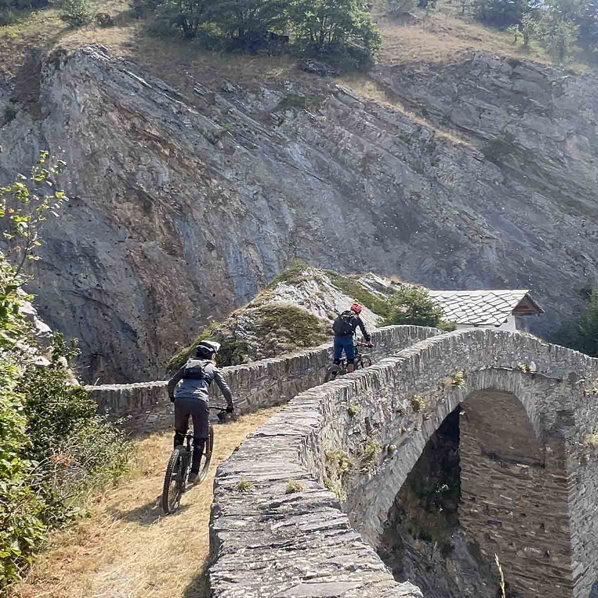 2512-mtb-shuttles-on-the-best-trails-of-valais-06