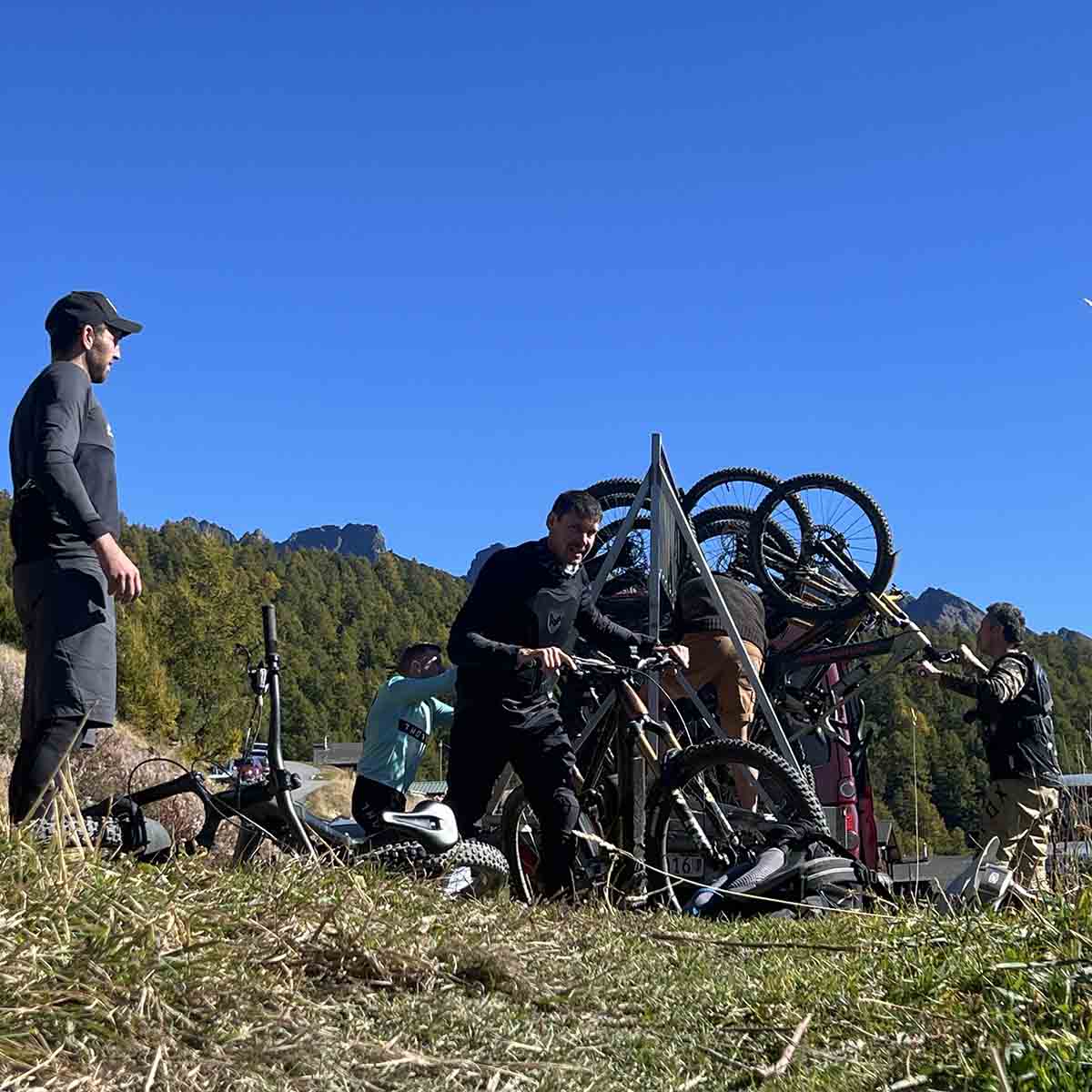 2512-navettes-bus-taxi-enduro-en-valais-expert