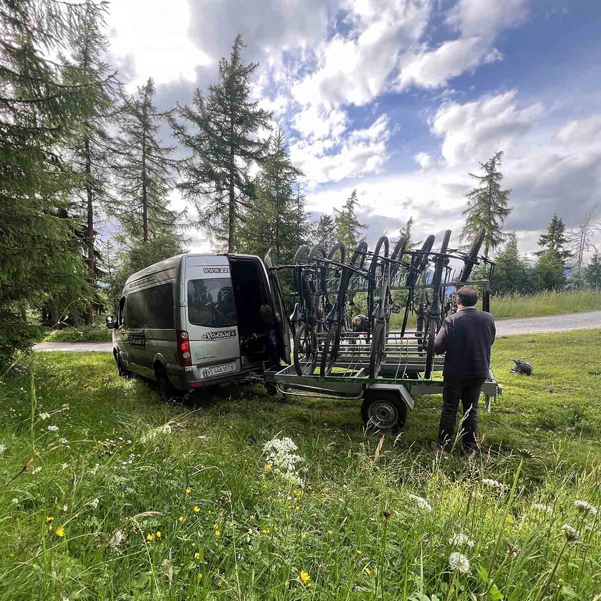2401-shuttles-vtt-enduro-valais-bus-taxi