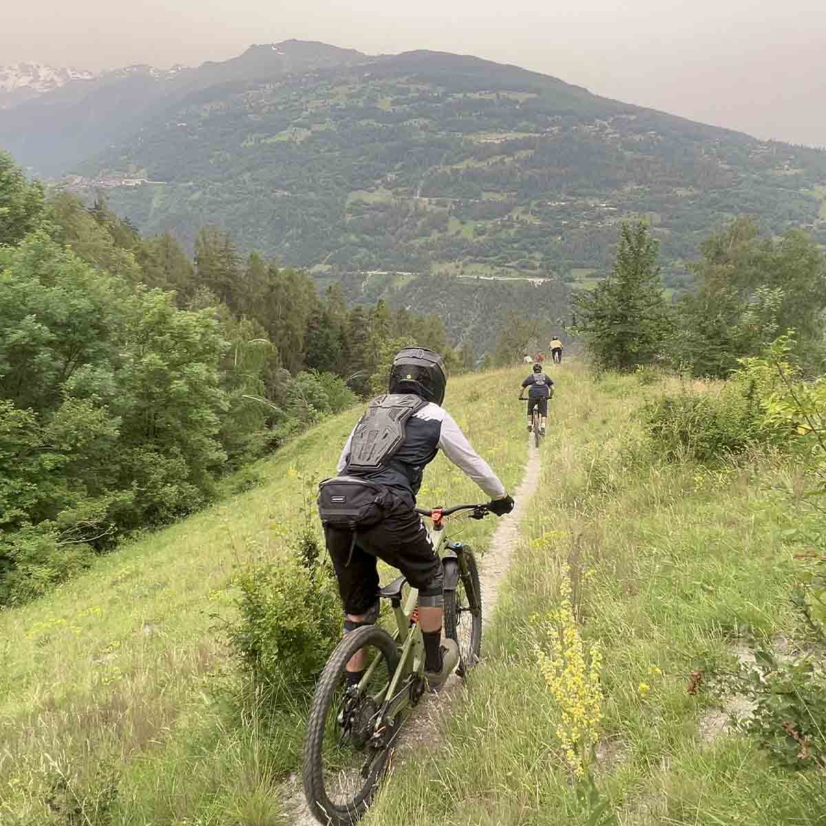 2512-navettes-vtt-enduro-nax-valais