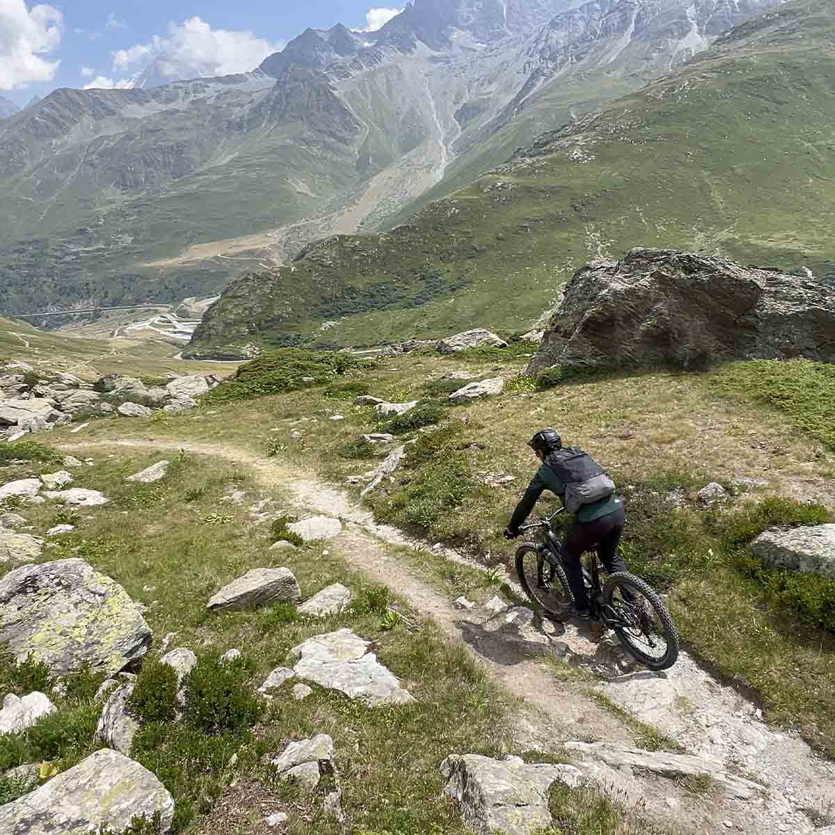 enduro-emountainbike-tour-aosta-valais-with-guide