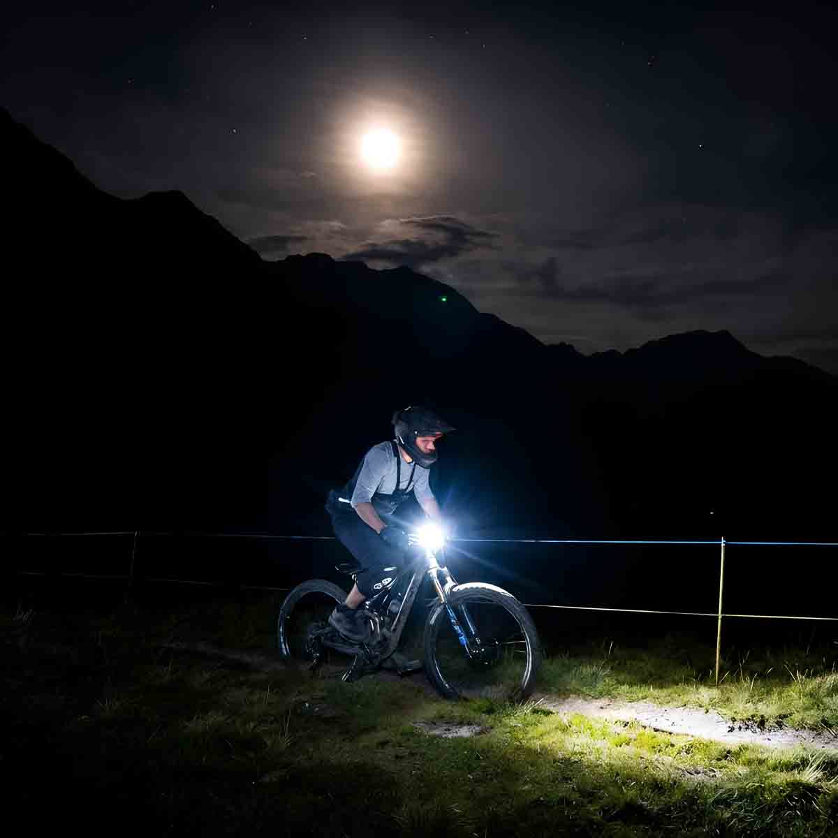 2401-shuttle-vtt-nocturne-valais-04