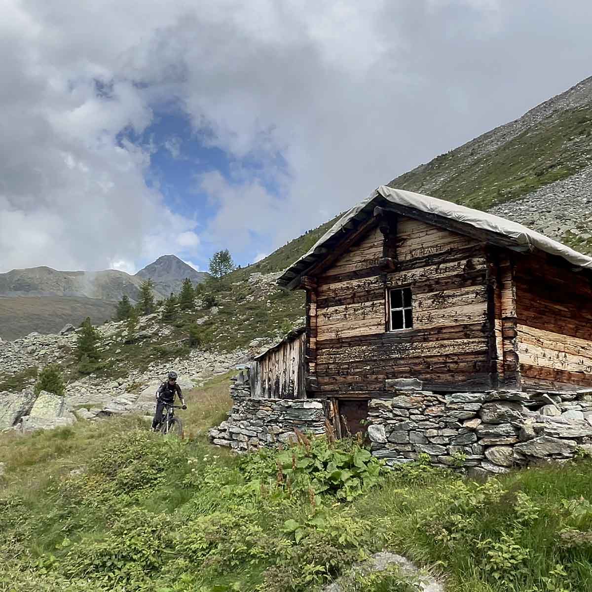 2512-parcours-ebike-enduro-en-valais