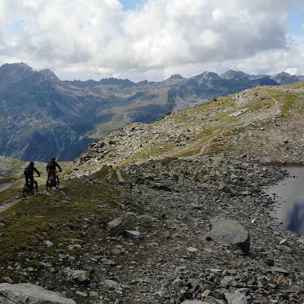 2512-traversee-haute-route-ebike-valais-simplon-ferret