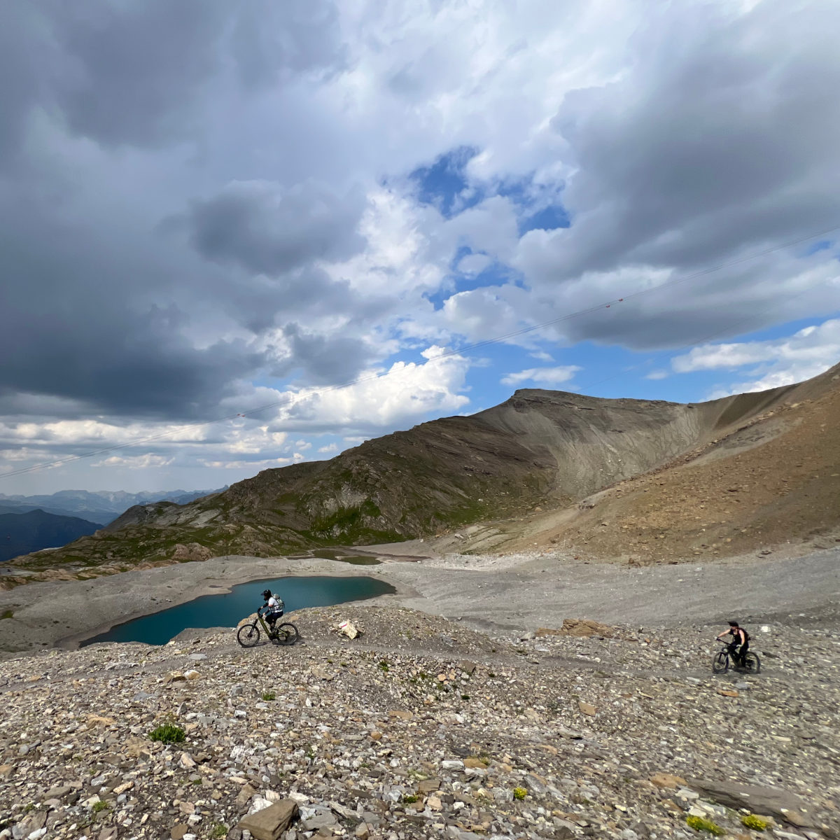 2608-passage-mineral-apres-wildstrubel-hutte-a-vtt