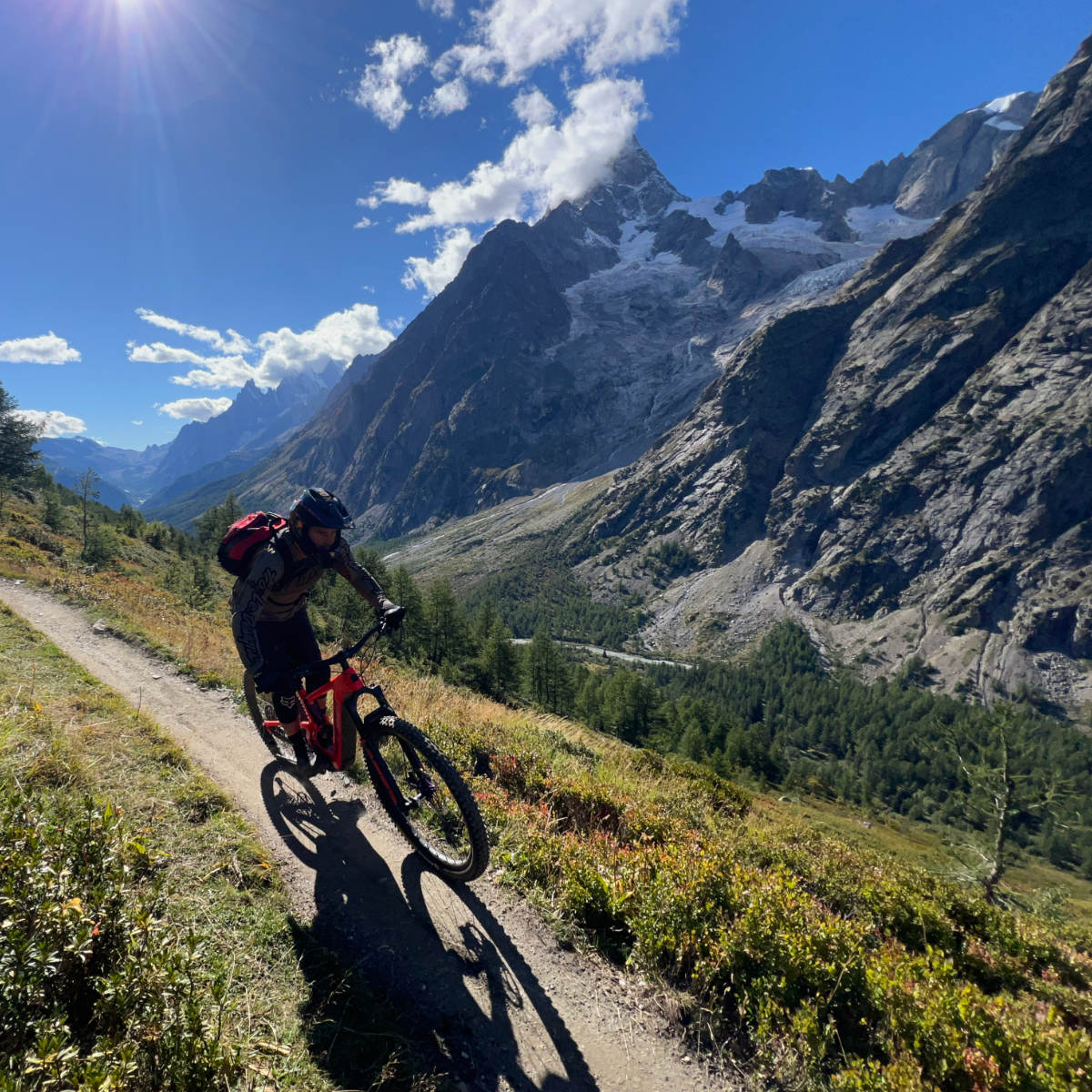 2608-descente-ebike-dans-le-val-ferret