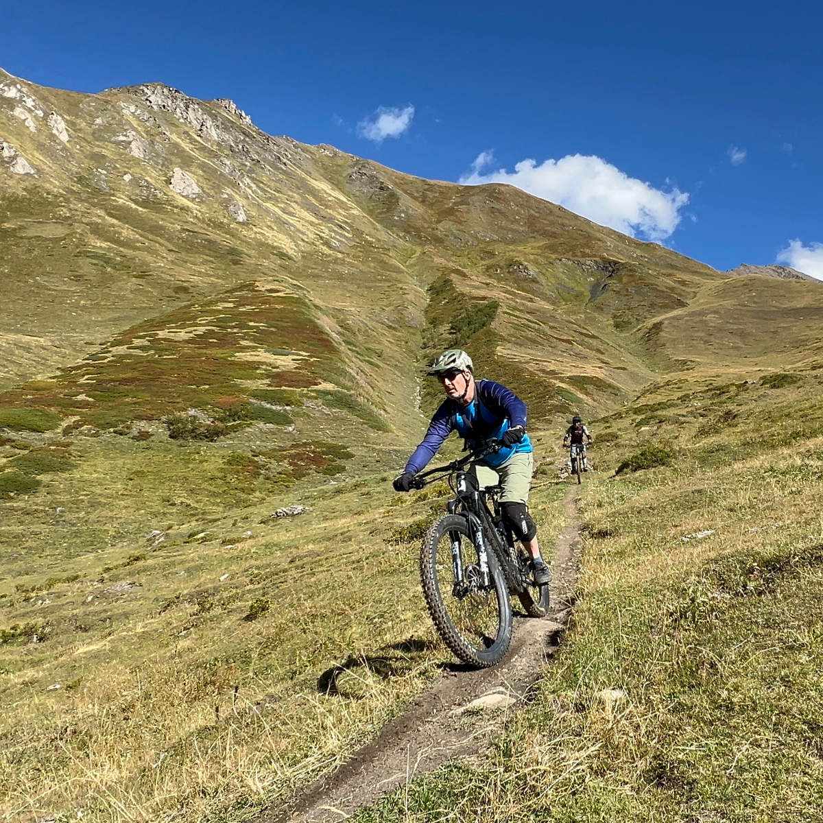 2608-descente-en-ebike-sur-le-val-ferret