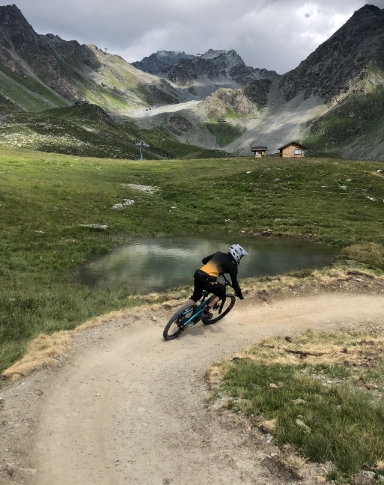 MTB coaching with a professional instructor in Switzerland